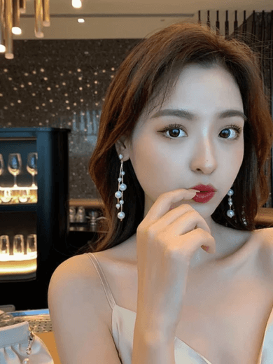 Features Metel : Alloy Platng : gold Stone : Artificial Stones & Beads Product Type : Korean Earring Size : 3 Cm Weight : 25 Grams Care Information : Protect your jewellery from sharp blows, scratches and Extreme Temperatures Do Not Use heat, water, perfumes, deodorant and other chemicals as they may effect on metal or plating. Keep your jewellery Clean, Dry and airtight box. wipe it using a soft cloth only