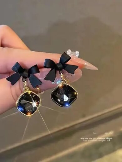 Black flower shape korean design earring for girls & womens