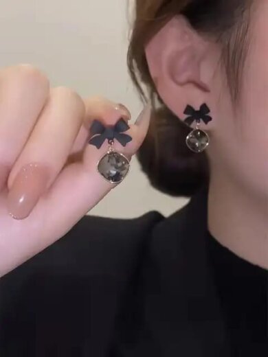Black flower shape korean design earring for girls & womens